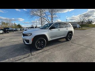 2024 Jeep Grand Cherokee Limited Edition 1C4RJHBG1RC177374 in Brookfield, WI 4