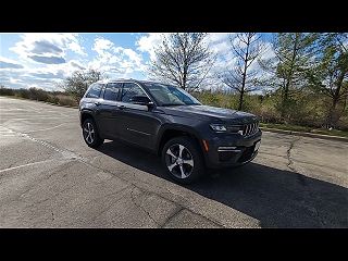 2024 Jeep Grand Cherokee Limited Edition 1C4RJHBG6RC184899 in Brookfield, WI 9