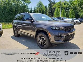 2024 Jeep Grand Cherokee  1C4RJHAG7R8576116 in Painesville, OH