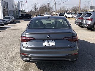 2024 Volkswagen Jetta SE 3VW7M7BUXRM039634 in Willoughby Hills, OH 4